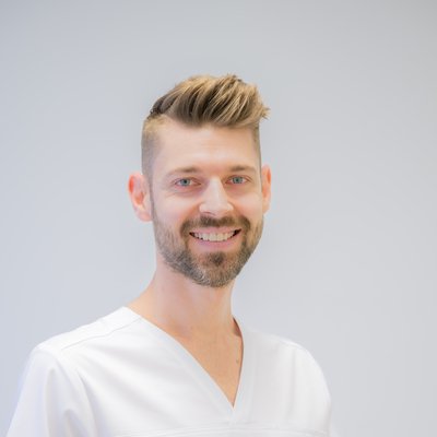 Dr. Daniel Holzwarth